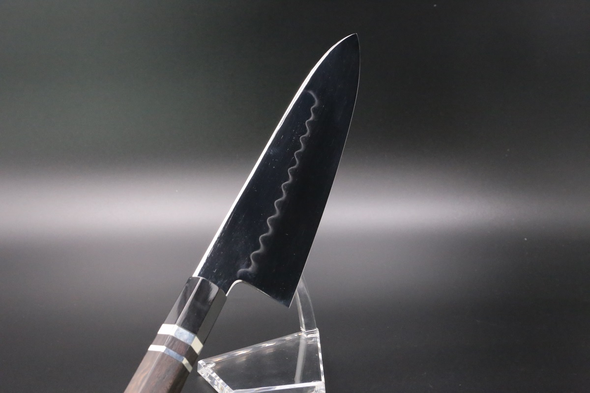 和牛刀 白三鋼 240mm 油本焼 鏡面 波浮かし刃文 八角黒檀柄 池田美和作