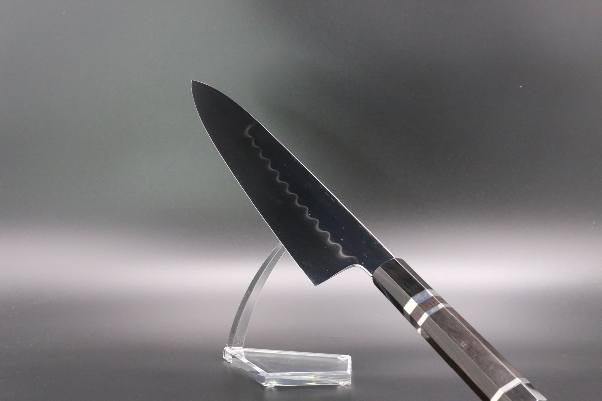 和牛刀 白三鋼 240mm 油本焼 鏡面 波浮かし刃文 八角黒檀柄 池田