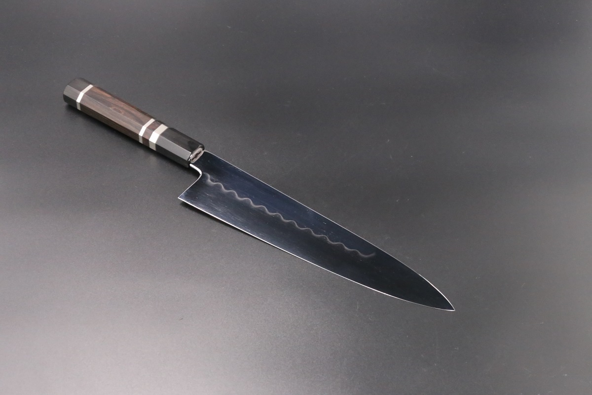 和牛刀 白三鋼 240mm 油本焼 鏡面 波浮かし刃文 八角黒檀柄 池田美和作