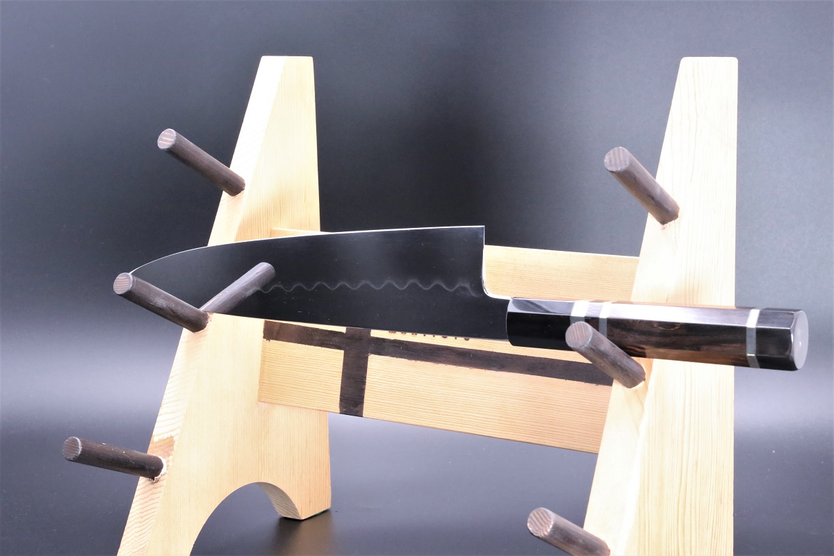 和牛刀 白三鋼 240mm 油本焼 鏡面 波浮かし刃文 八角黒檀柄 池田美和作