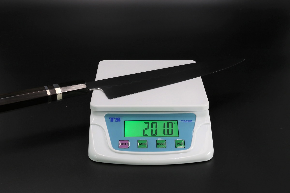 本焼牛刀 池田美和作 240mm 青一鋼 黒檀銀3本巻白水牛柄　鍛流線浮かし 和牛刀 白三鋼 240mm 油本焼 鏡面 波浮かし刃文 八角黒檀柄 池田美和作