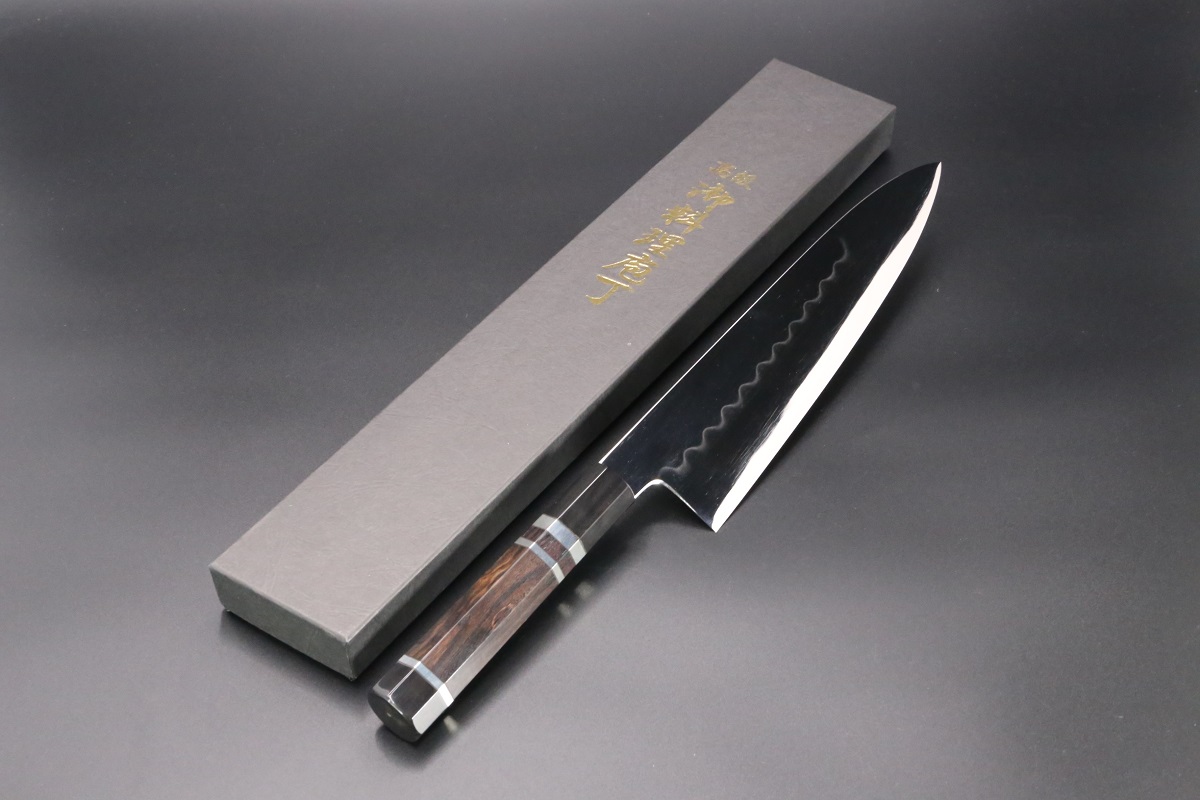 和牛刀 白三鋼 240mm 油本焼 鏡面 波浮かし刃文 八角黒檀柄 池田 和牛刀 白三鋼 240mm 油本焼 鏡面 波浮かし刃文 八角黒檀柄 池田