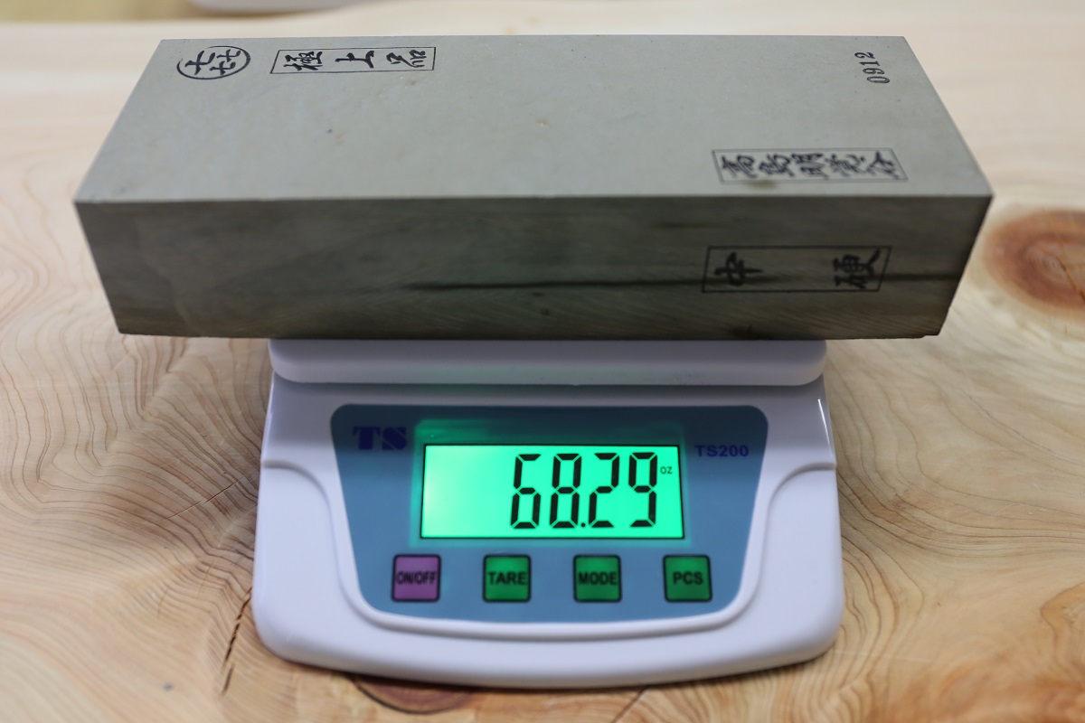 緑色の長方形石　５６個　裏と表　両方使えます。 天然砥石 京都府 高島明覚谷 浅黄 マルキ印 1.936kg-歌舞伎ナイフ