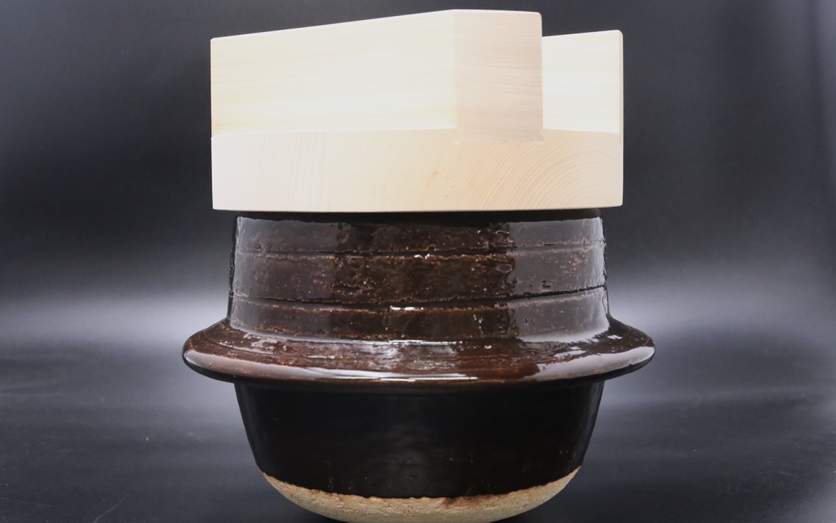 雲井窯 飴釉 五合 ご飯羽釜鍋 木蓋 台付き-歌舞伎ナイフ