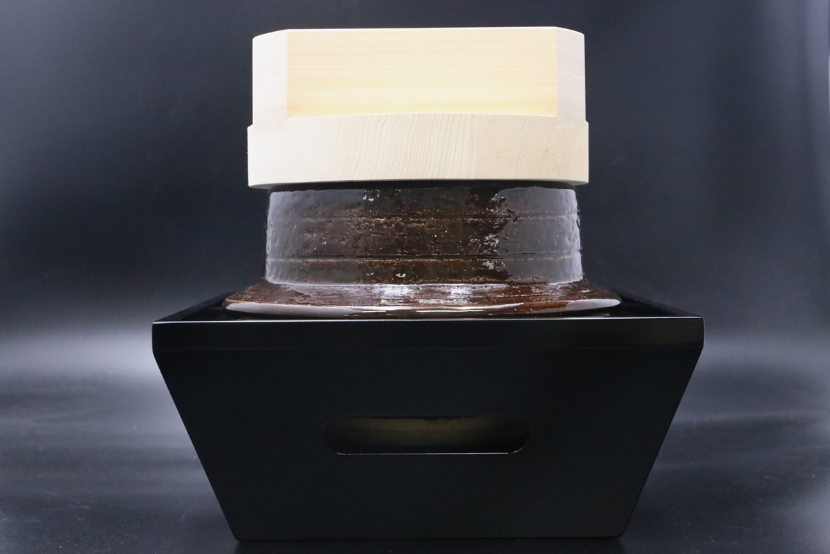 雲井窯 飴釉 五合 ご飯羽釜鍋 木蓋 台付き-歌舞伎ナイフ