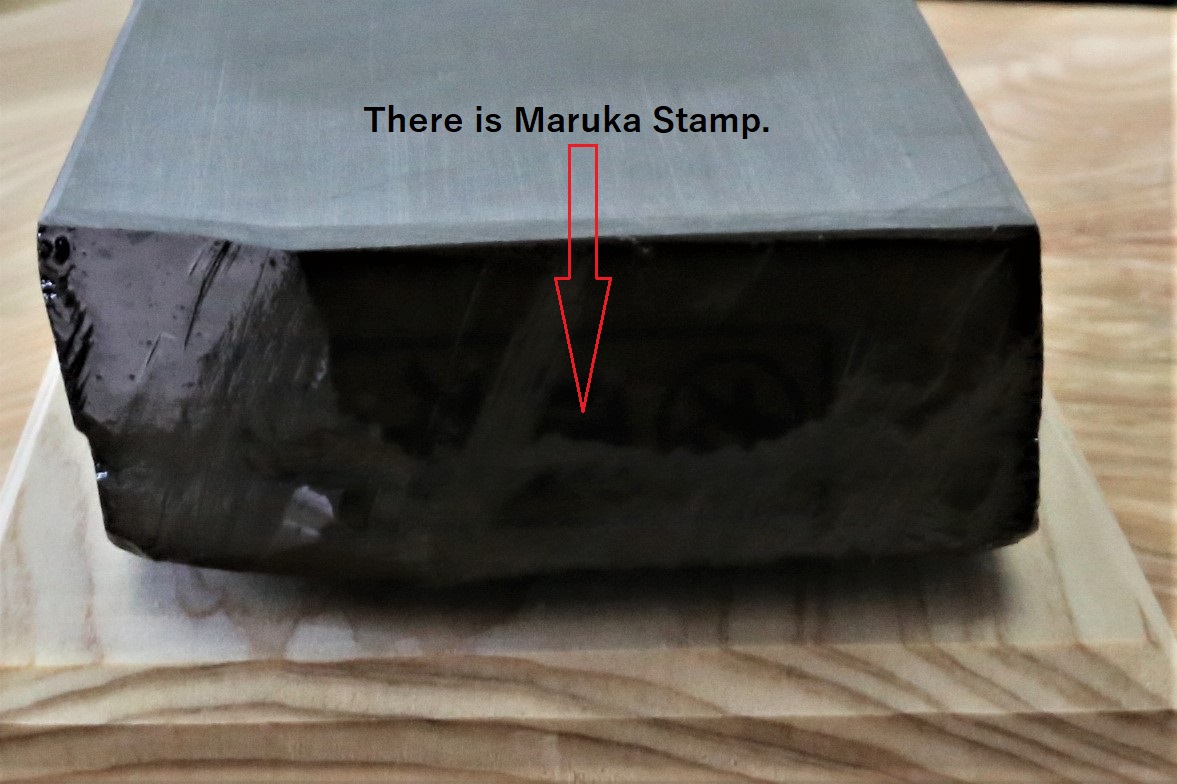 天然砥石 京都 純正本山 中山 マルカ印 台座付き 1031g-歌舞伎ナイフ