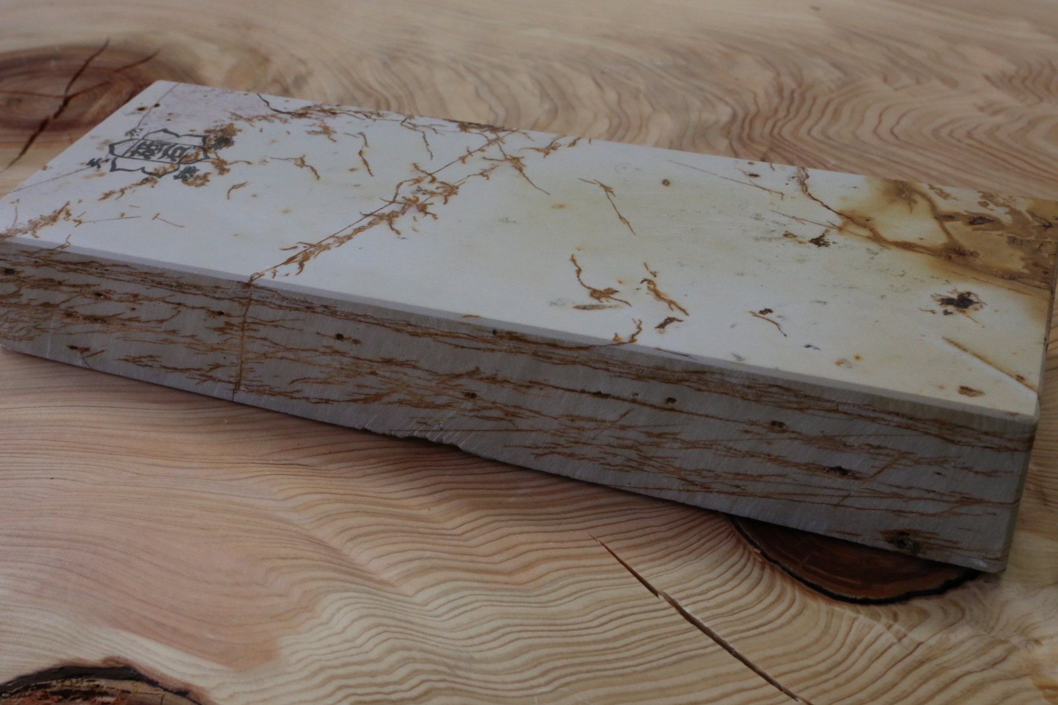 天然砥石　正本山　蓮華巣板 天然砥石 京都 保津（奥杉）蓮華 白巣板 1240g-歌舞伎ナイフ